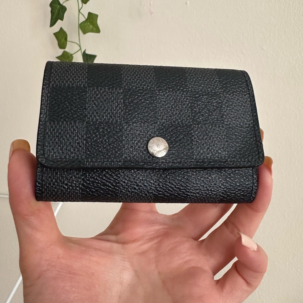 Authentic Louis Vuitton damier 6 key holder